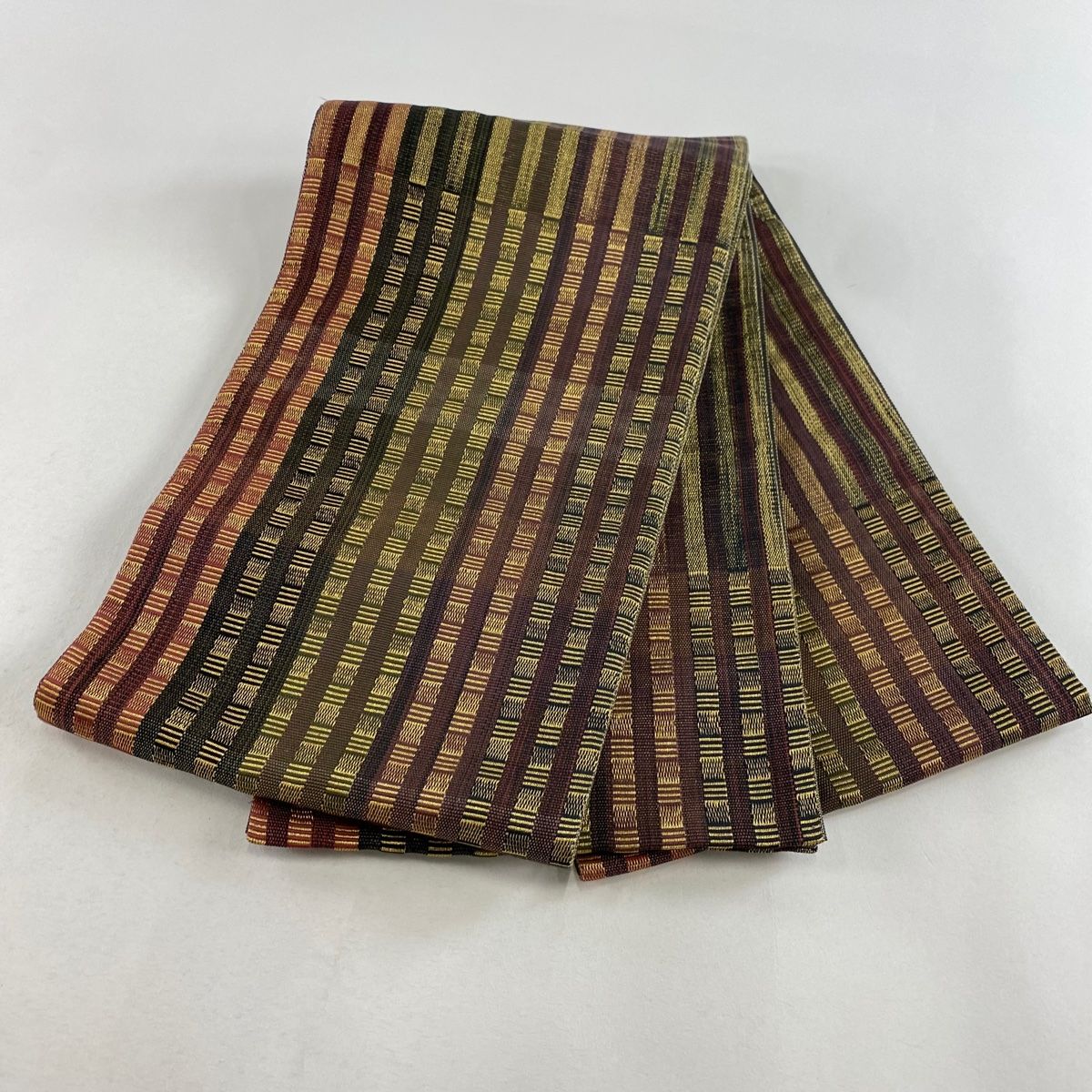(葉月市❷) No.2463 未使用シリーズ正絹幾何学文様袋帯　超美品 袋帯 美品 名品 無月 落款 幾何学 金糸 黒 全通 正絹 【中古