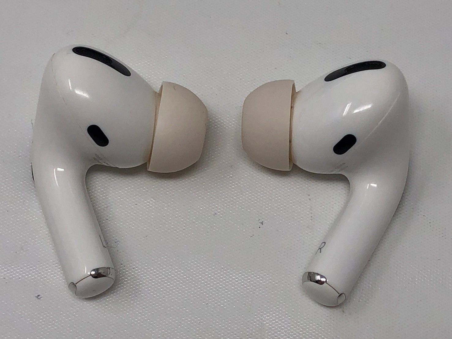 Apple AirPods pro 第1世代 ワイヤレスイヤホン 本体 Apple