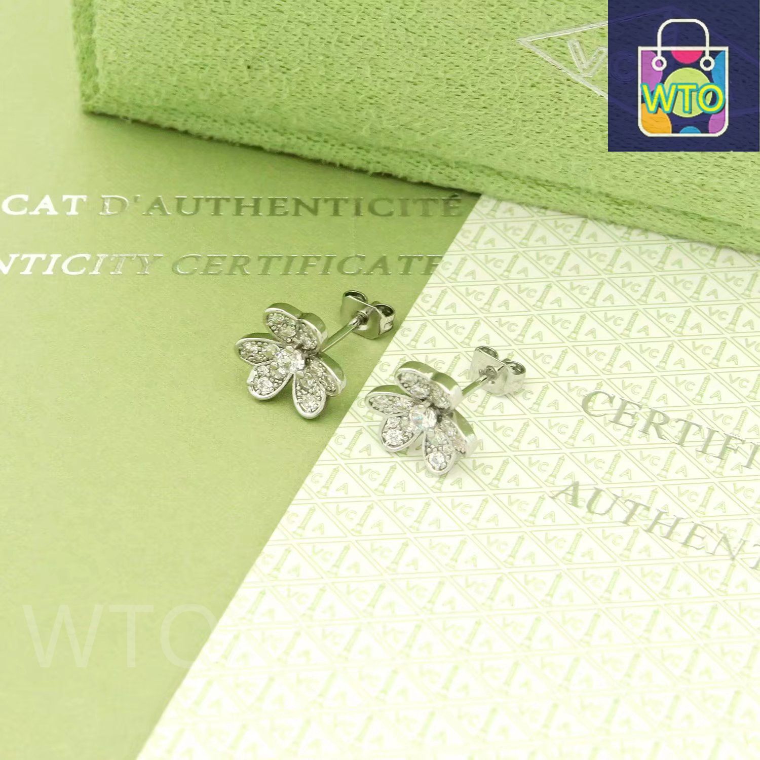 【新品未使用】VERSACE クリスタルヘアクリップ グレカ メデューサ 新品未使用】VERSACE クリスタルヘアクリップ グレカ メデューサ