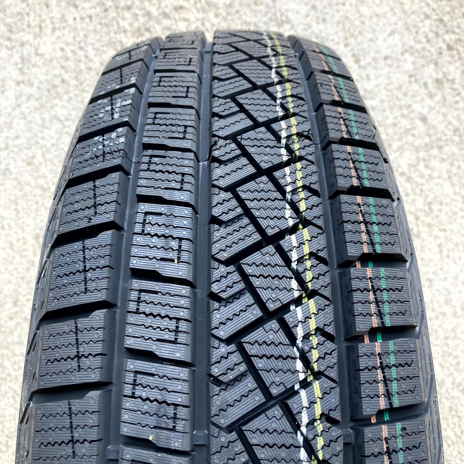 ピレリ アイスアシンメトリコ 215/55R17 2018年製造 長期保管 【公式通販】