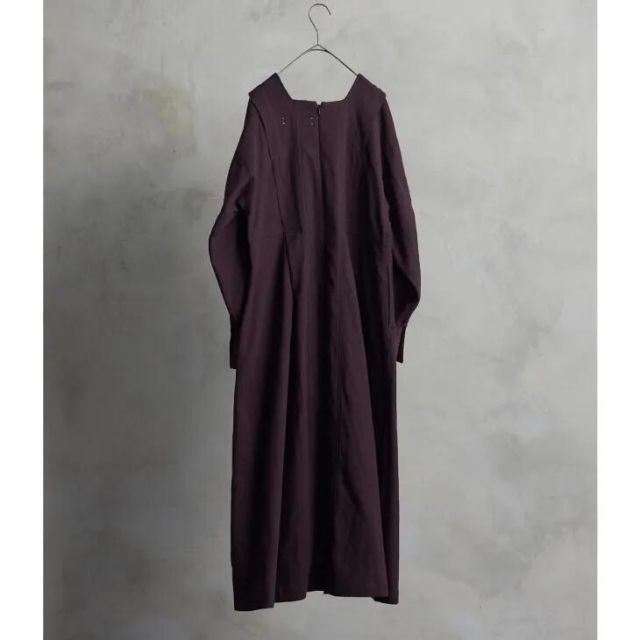 海外ファッション通販。 the last flower of the afternoon | 冬の肖像 Square Neck tucked dress bordeaux | ザラストフラワーオブジアフターヌーン
