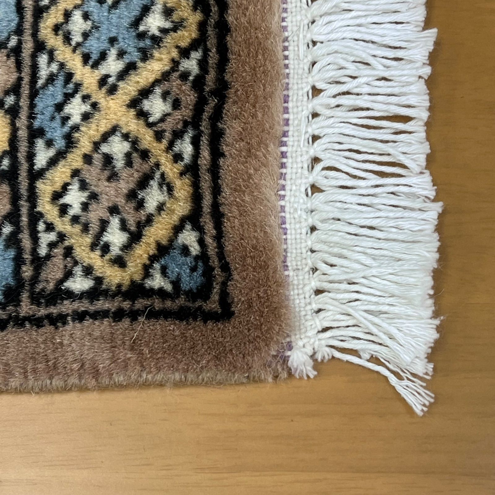 【未使用】パキスタン製ウール100%手織り絨毯　ラグエスニック調