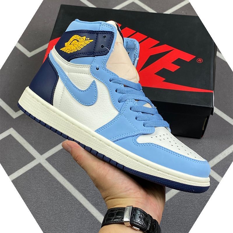 本日の新品は未使用です Nike Jordan Air Jordan 1 Retro High OG“ First In Flight ” 並行輸入品【FD2596-400】