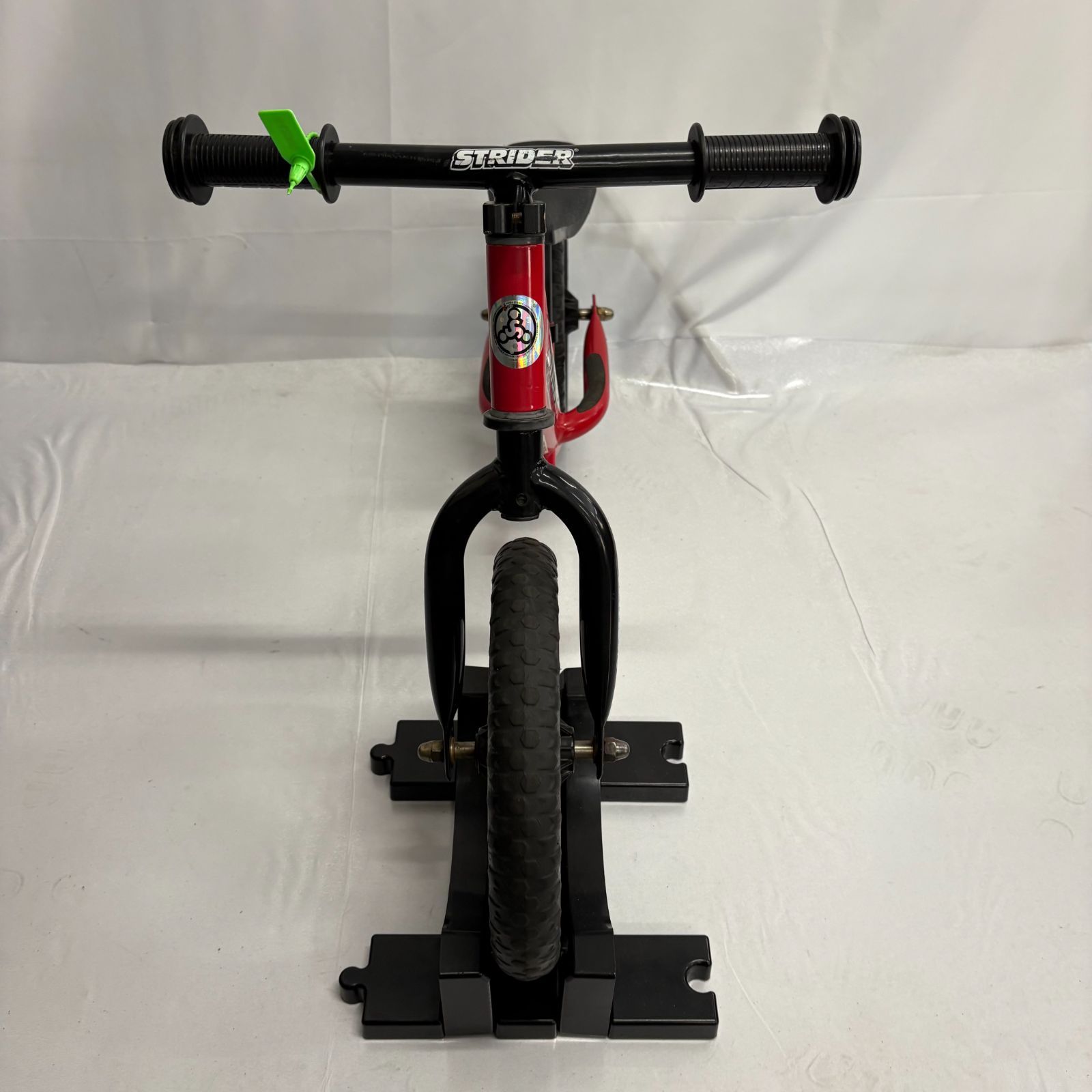ストライダー 赤 レッド キックバイク STRIDER 12 クラシック