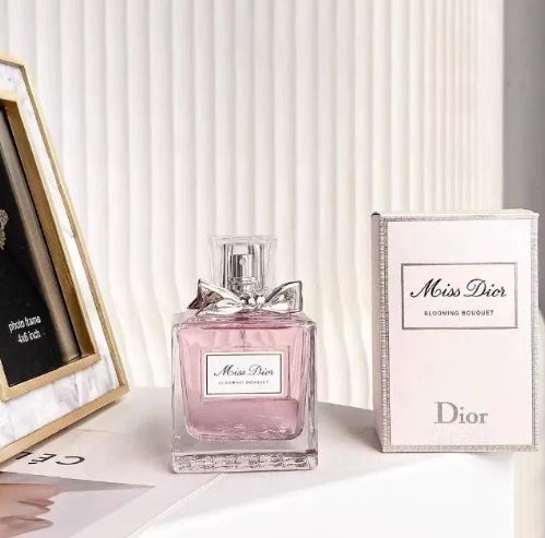 Dior ブルーミングブーケ 新品未使用 箱付き Amazon | [ラッピング・紙袋付き】 ディオール Dior