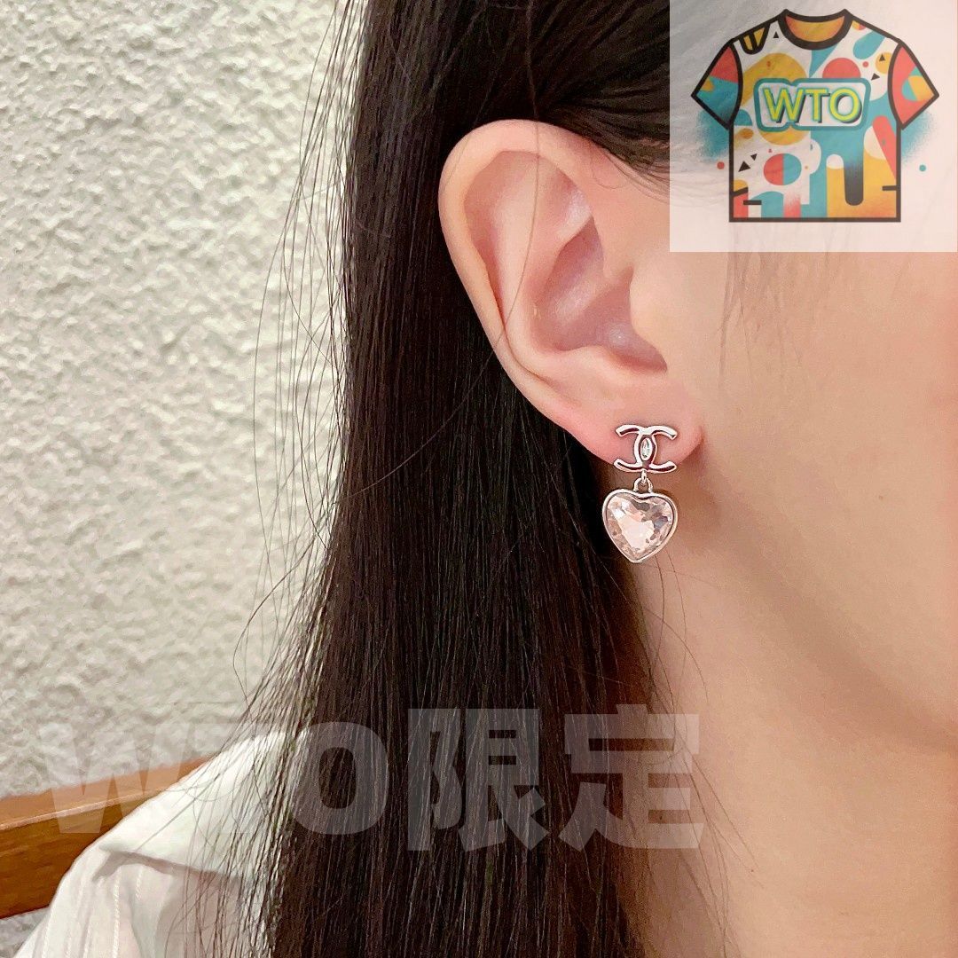 CHANEL シルバー ロゴ ピアス ビンテージ 未使用 保管期間有り 箱付き❗️ CHANEL シャネル ピアス レディース シルバー ABB141 B13050