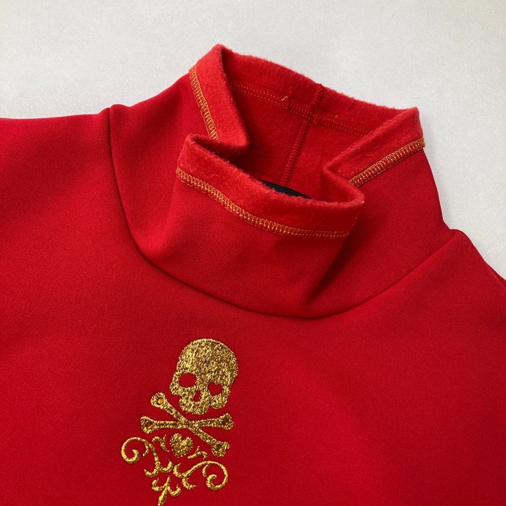 サイズ：2 DANCE WITH DRAGON ダンスウィズドラゴン  裏起毛 ハイネック 長袖Tシャツ スタッズロゴ レッド系 [240101434858] ゴルフウェア レディース ストスト サイズ：2 DANCE WITH DRAGON ダンスウィズドラゴン 裏起毛