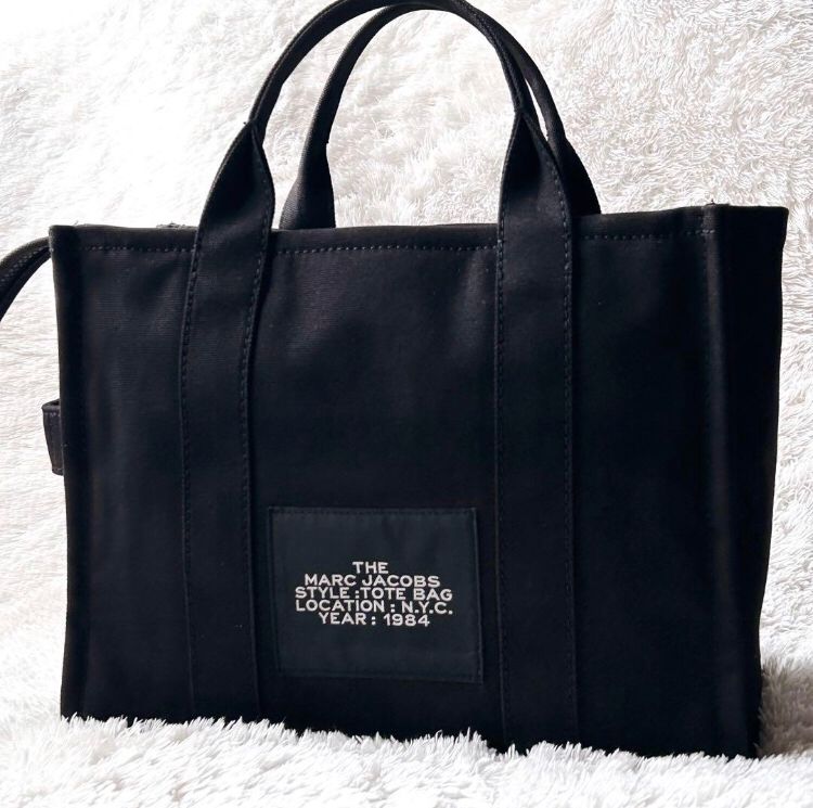 ✨ MARC JACOBSマークジェイコブス トラベラートートバッグ M - メルカリ