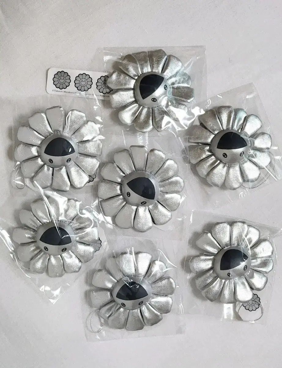 SOLD◆ハンドメイド タッセル チャーム 引き揃え糸 カフェ 蝶 革タグ 白 SOLD◇ハンドメイド タッセル チャーム 引き揃え糸 カフェ 蝶 革タグ