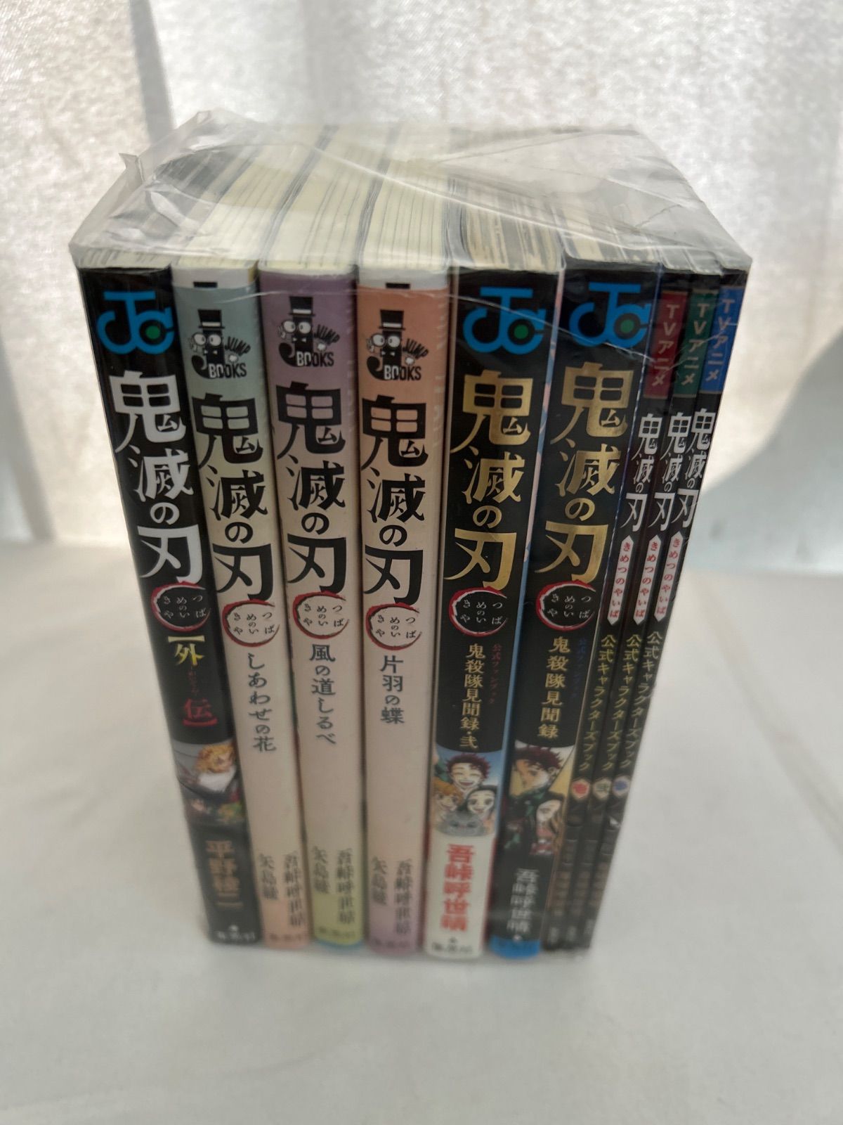 鬼滅の刃全巻　外伝公式ブック4冊計28冊 鬼滅の刃公式ファンブック 鬼殺隊見聞録 外伝 関連本4冊セット