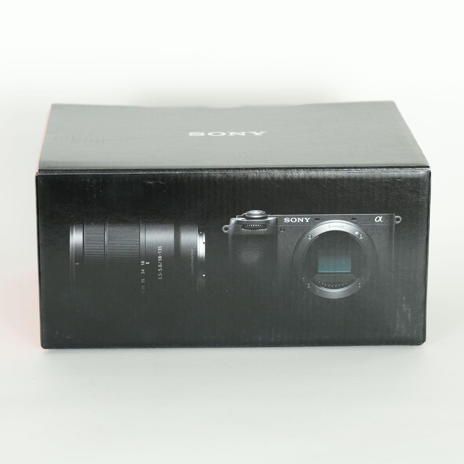 SONY α6700 ミラーレス一眼カメラ 18-135mmレンズ付き 美品 SONY α6700 ミラーレス一眼カメラ 18-135mmレンズ付き 美品