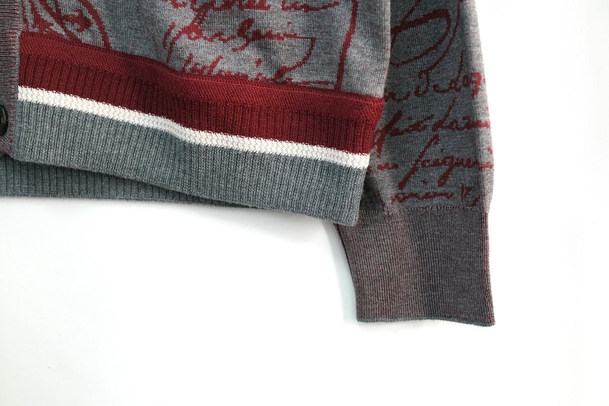 24SS BERLUTI ベルルッティ カレッジ スクリット カリグラフィ ウール100％ カーディガン グレー ボルドー Sサイズ R25KCL75YWBG