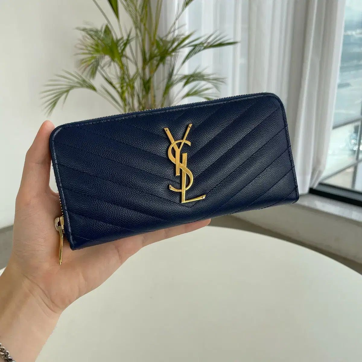 美品 イヴサンローラン オンライン 長財布 ラウンドファスナー