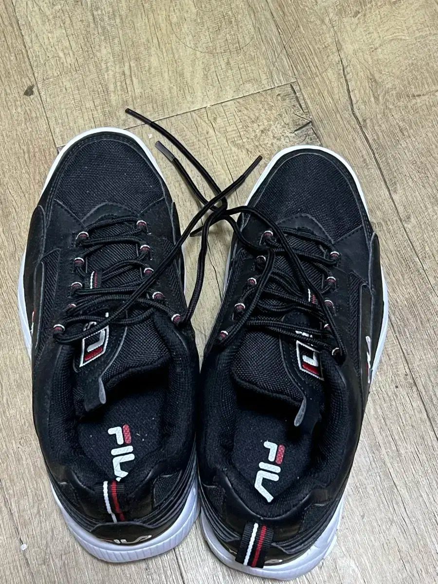 FILA フィラ ディスラプター