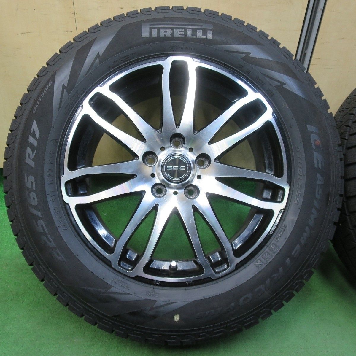 バリ溝！9.5分以上☆スタッドレス 225/65R17 ピレリ アイス 