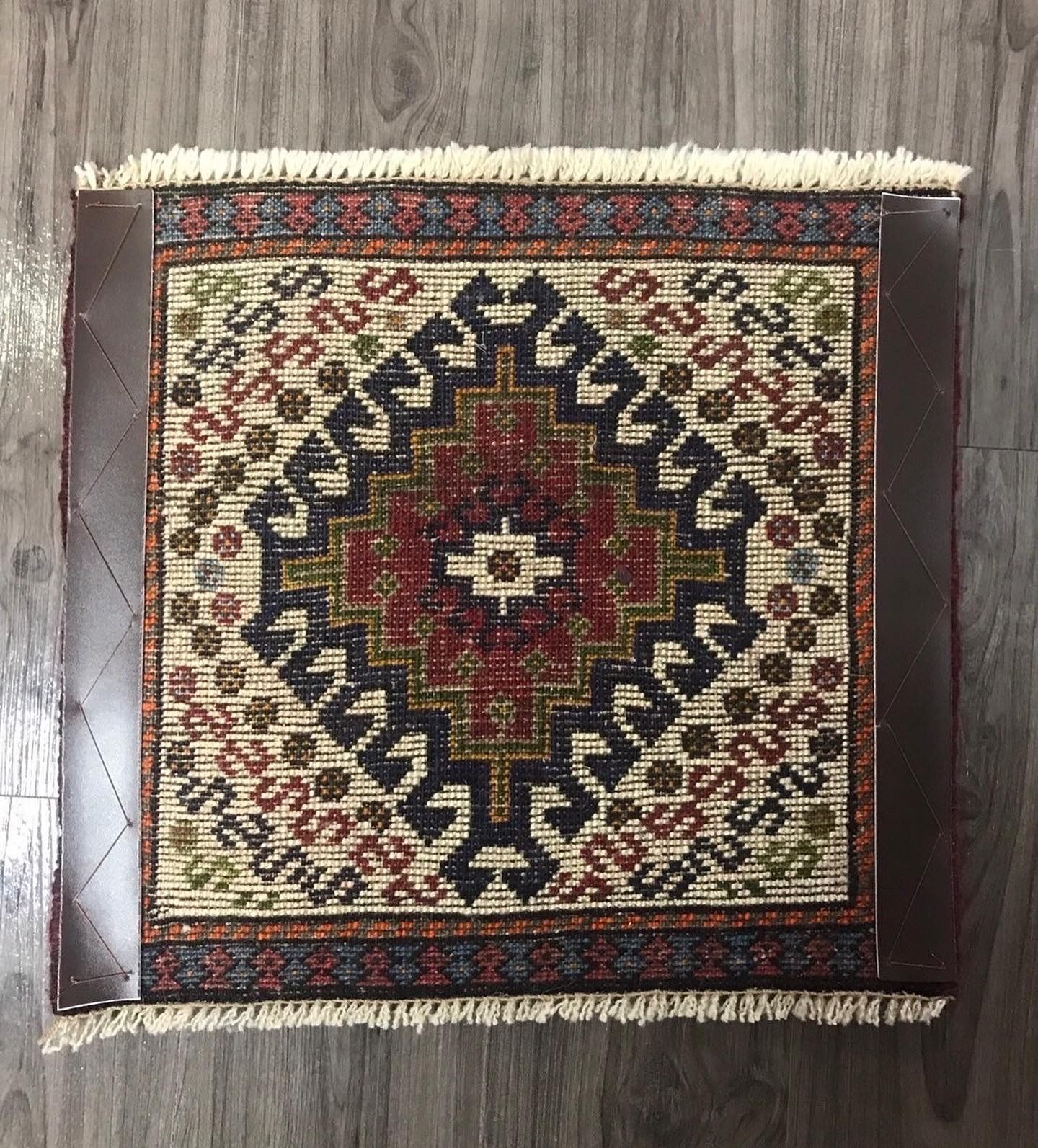 新品 ペルシャ絨毯 手織り ヤラメ産 トライバルラグ - メルカリShops