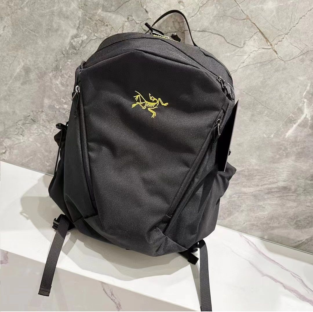 新品✨アークテリクス リュック バックパック メンズ レディース ARC’TERYX ブラック ユニセックス 男女兼用 おしゃれ 人気商品 日常用 ハイキング 山登り アウトドア ブランドバッグ