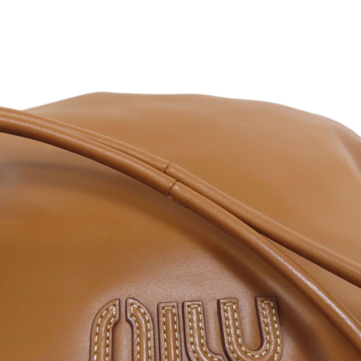 送料無料。 MIUMIU ミュウミュウ ロゴ トートバッグ カーフ レディース