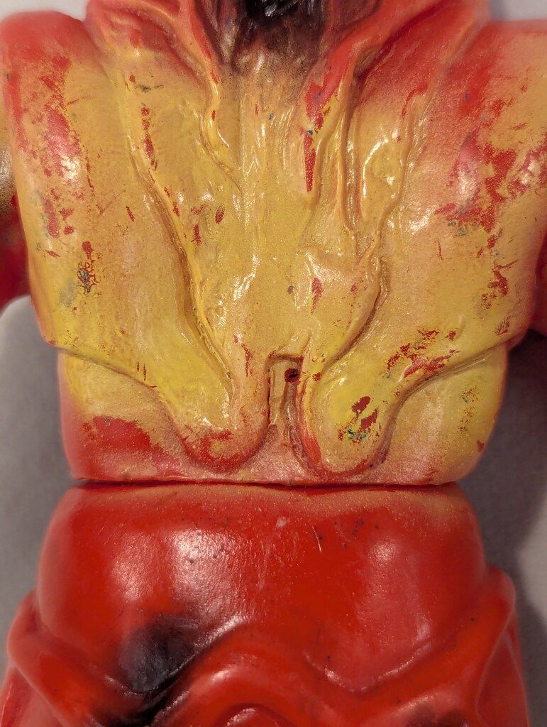 赤成型に黄と黒と水色 225