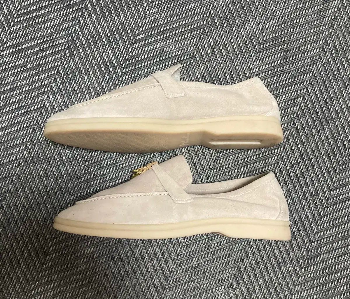 ドライビングシューズ