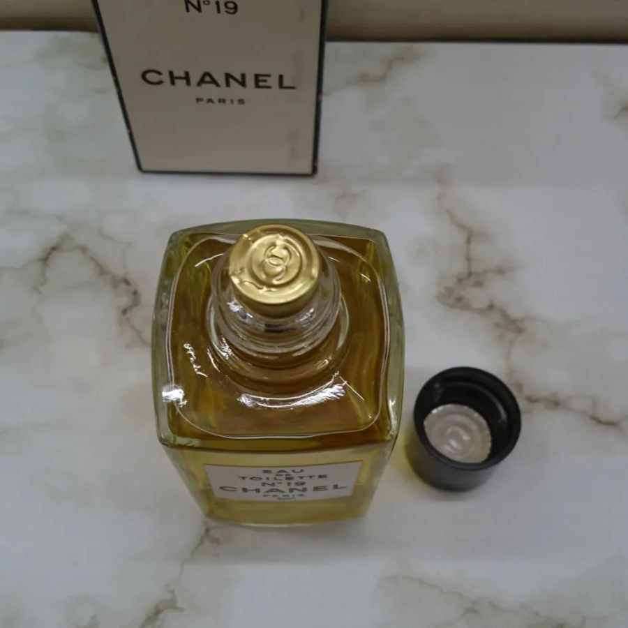 CHANEL EAU DE TOILETTE N°19 PARIS 118ml 香水 シャネル 0961 - メルカリ