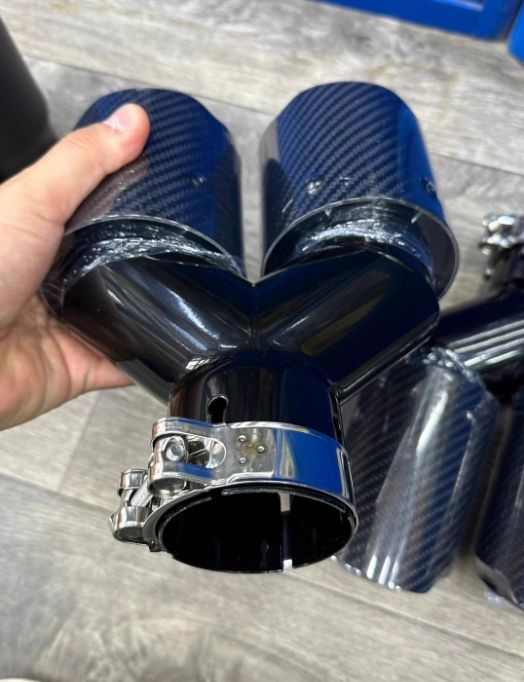 Y型デュアル排気管車の改造ステンレス鋼カーボンファイバー黒塗装車アクセサリーテールノズルテールスロート