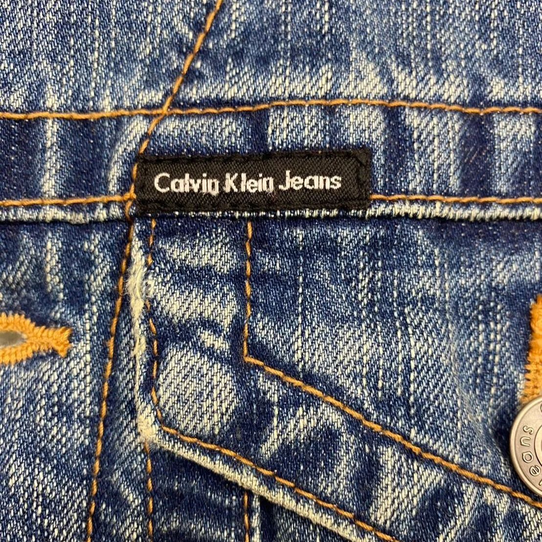 【✨デニムジャケット✨】Calvin klein Jeans カルバンクライン　ジーンズ　デニム　ジャケット　大きめ　男性　女性　青色　ブルー　インディゴ　染料　ボア記事　もこもこ　ふわふわ　あたたか　防寒具　寒さ対策　おしゃれ　カジュアル