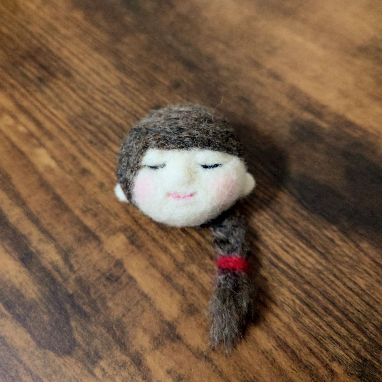 羊毛フェルト お顔ブローチ✨ - メルカリ