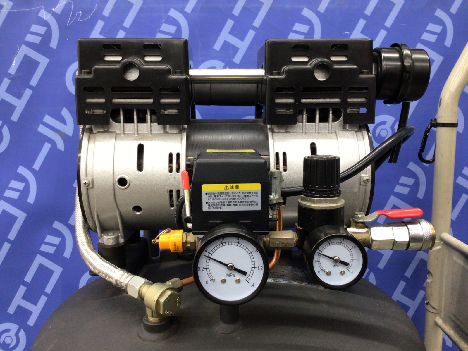 品 ASTRO PRODUCTS 縦型サイレントエアコンプレッサー AP040962 ITX5ENO4OU0C エコツール知立店 M02