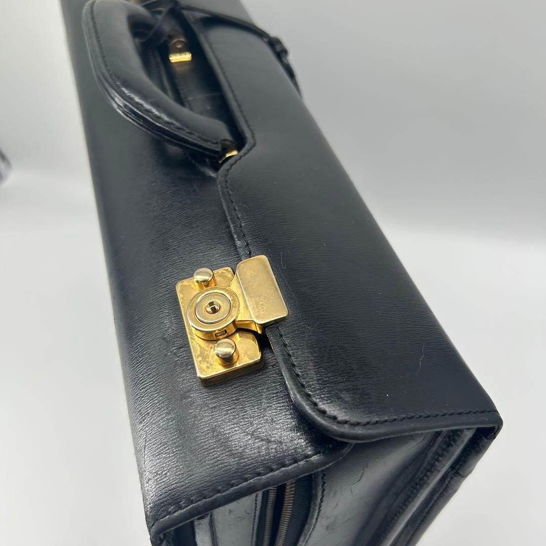 アタッシュケース