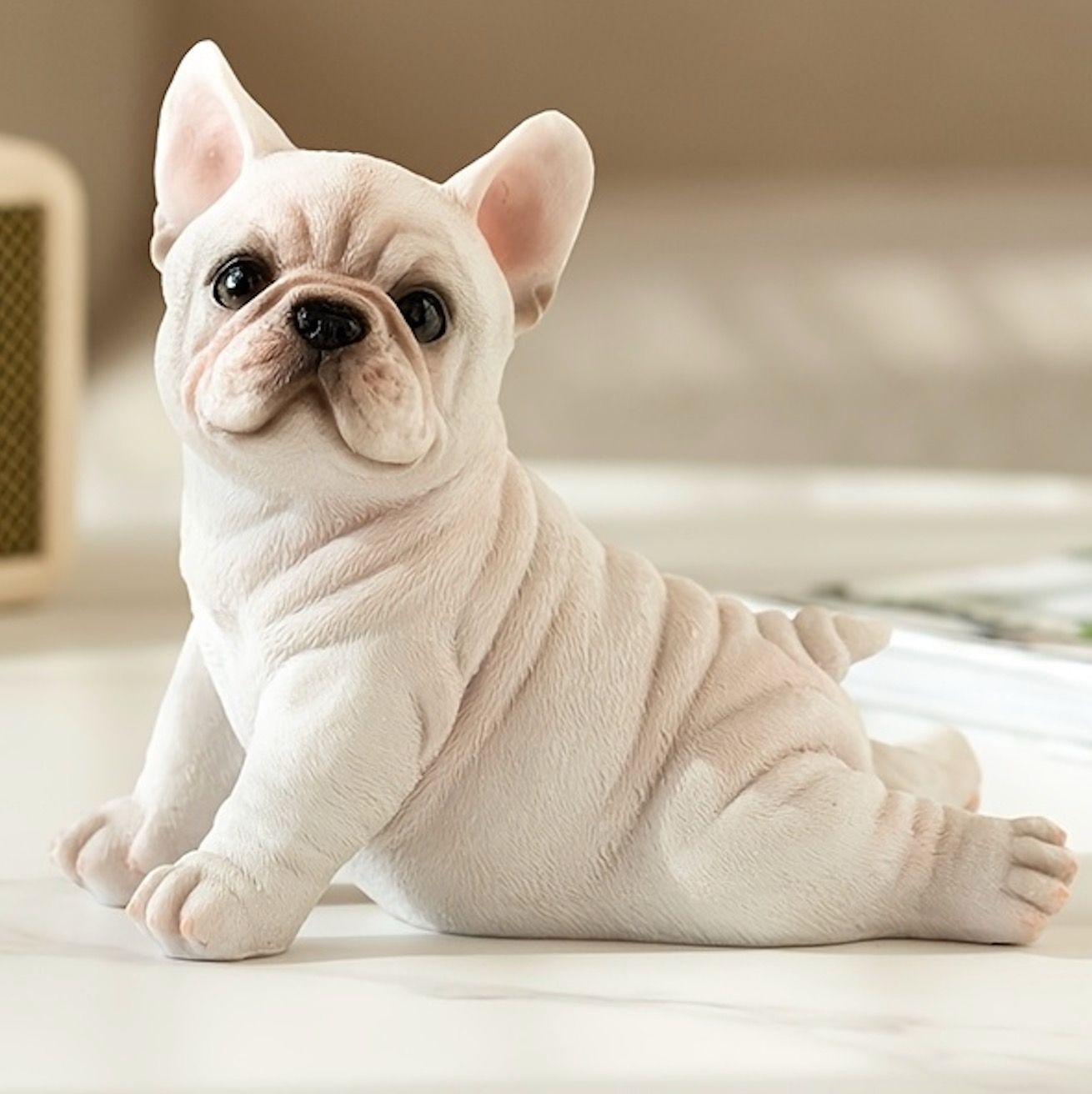 ミニチュア 犬 ブルドッグ 白 ホワイト リアル 置物 17.5cm 寝そべる