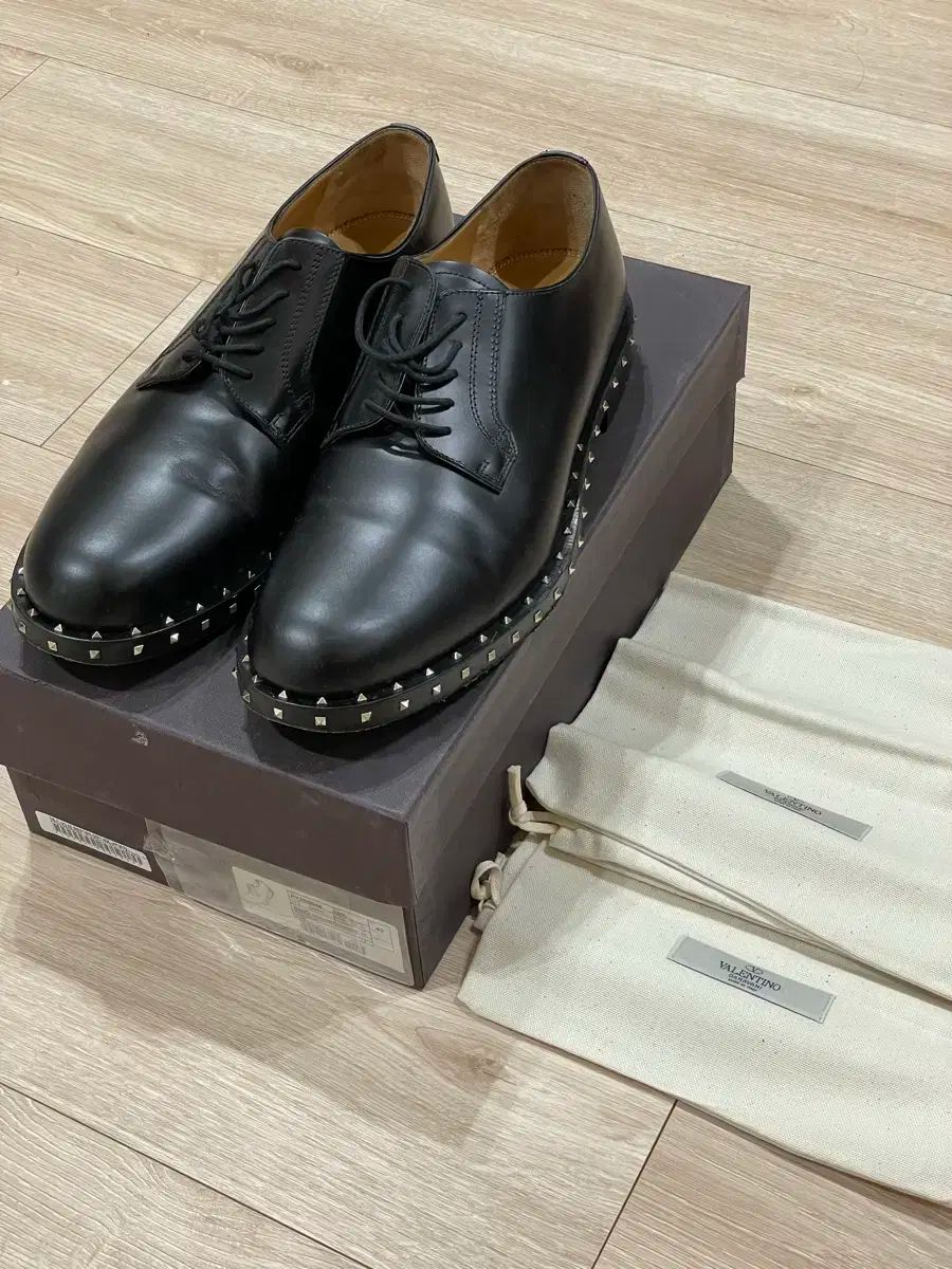 VALENTINO ヴァレンティノ ロックスタッズ ダービー 43