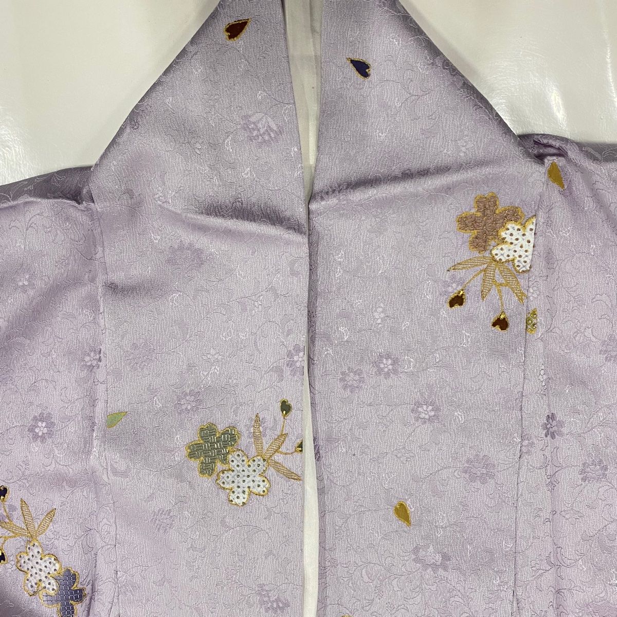 小紋 身丈162cm 裄丈65.5cm M 袷 桜 桜の花びら 刺繍 金彩 薄紫 正絹  