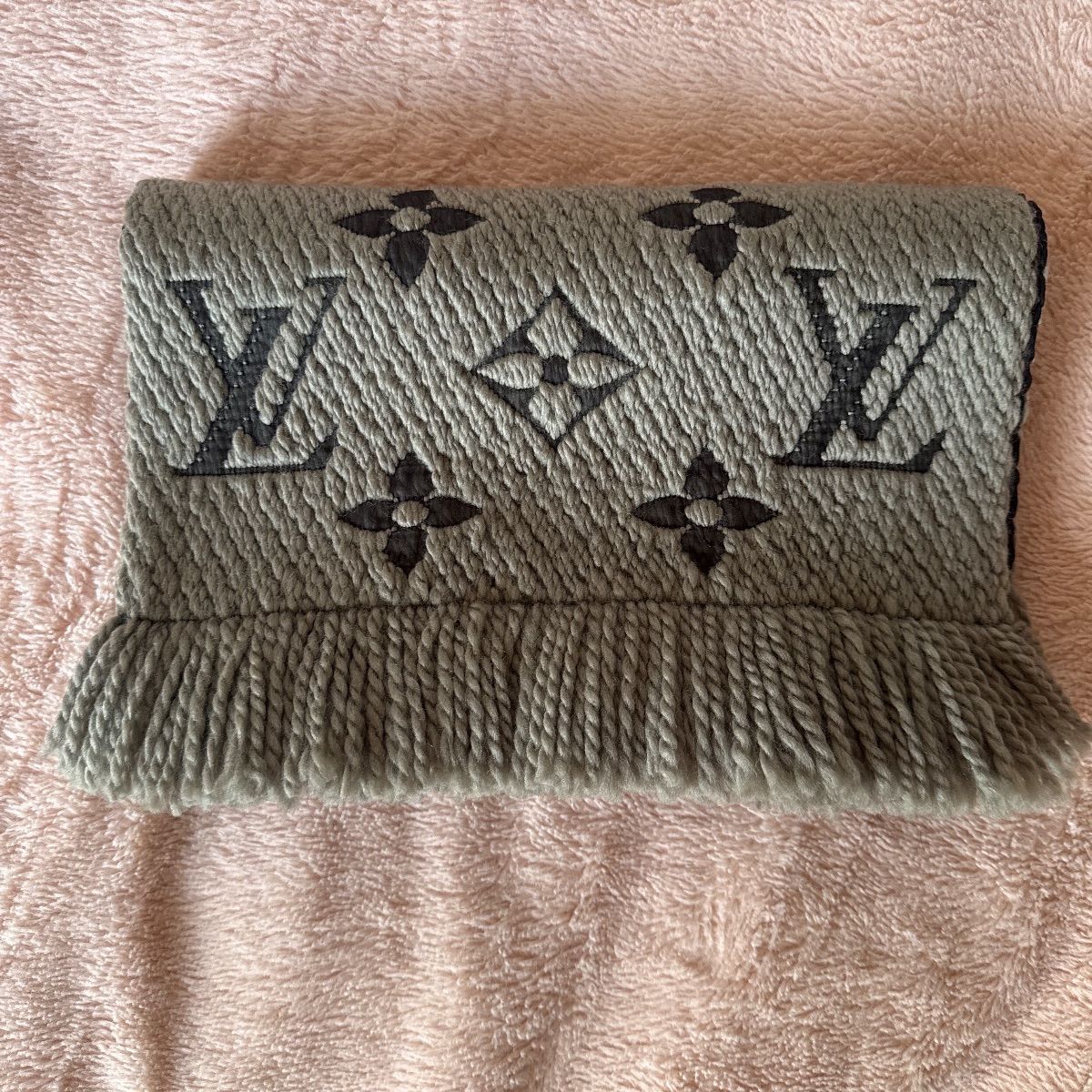 ルイヴィトン エシャルプ・ロゴマニア マフラー ヴェローヌ LOUIS