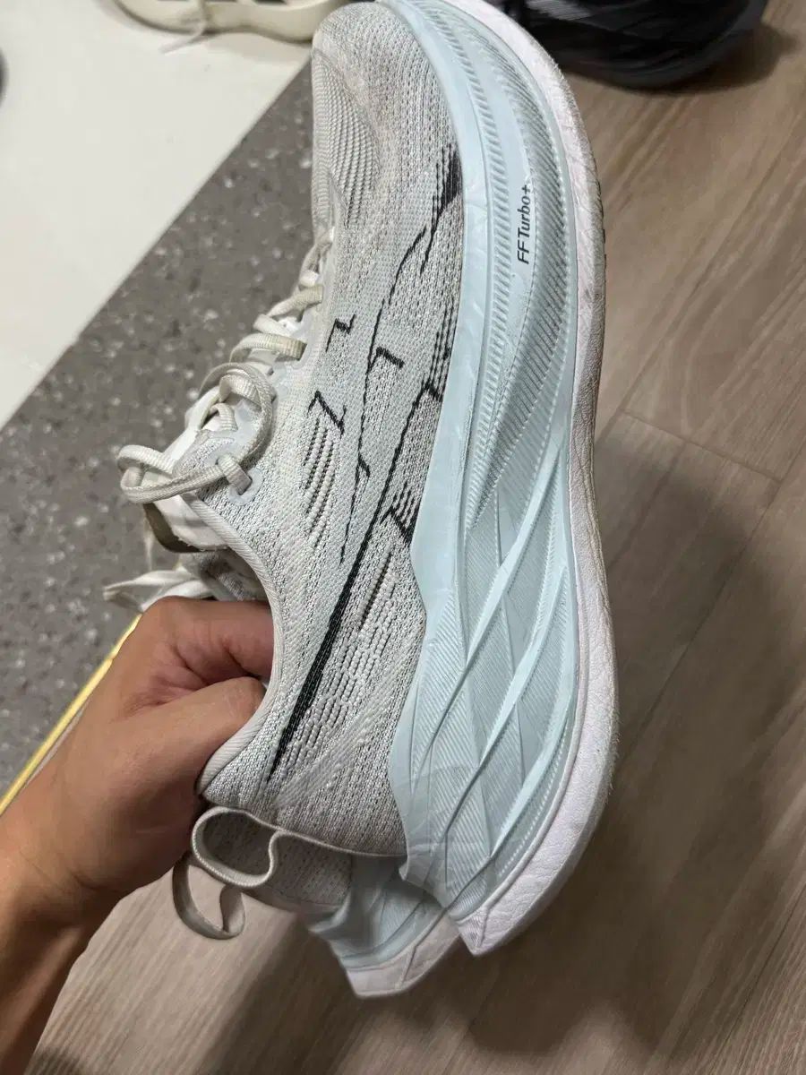 Asics アシックス スーパーブラスト 2 白 シャブル