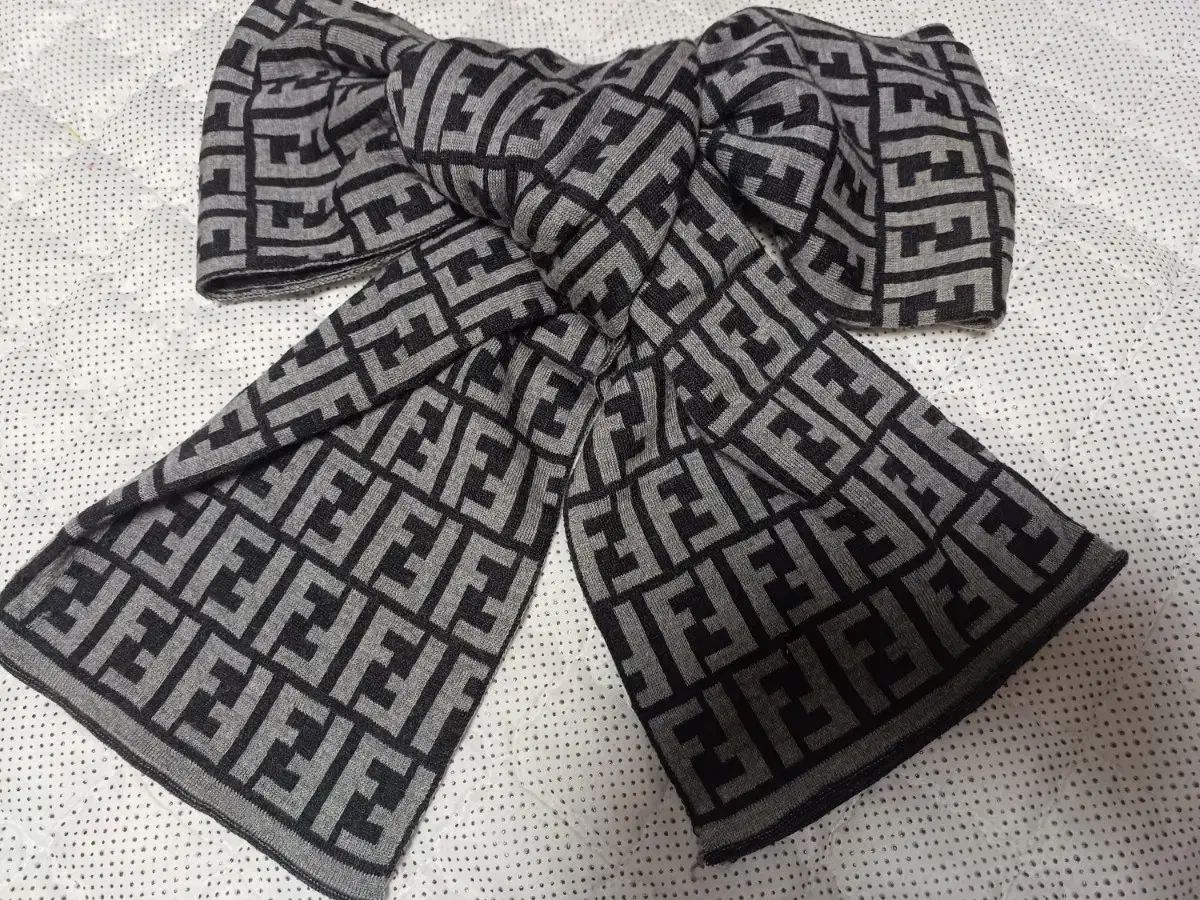 Fendi ロゴパターン ウール マフラー フェンディ FENDI ブラック ロゴ