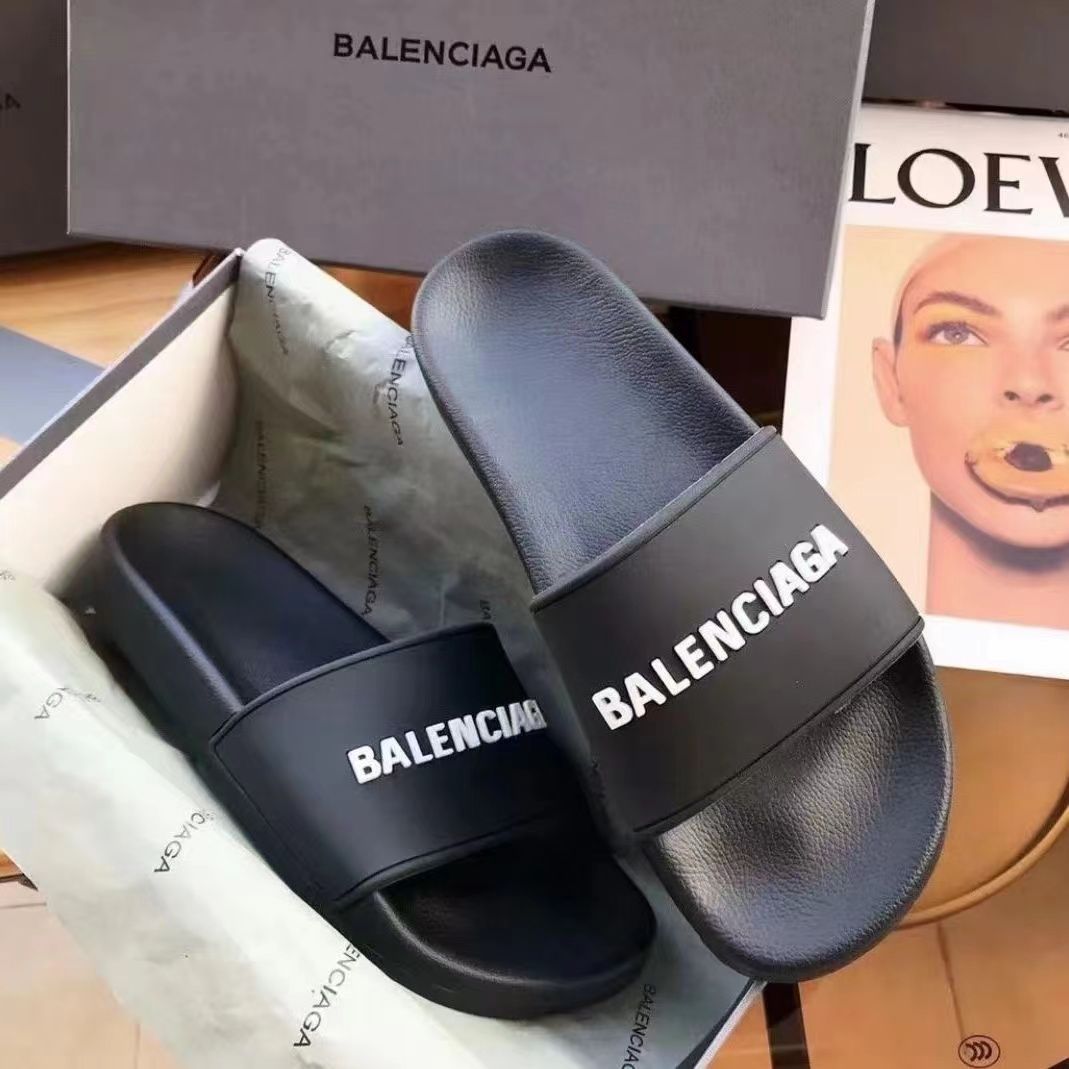 バレンシアガサンダル黒ブラック