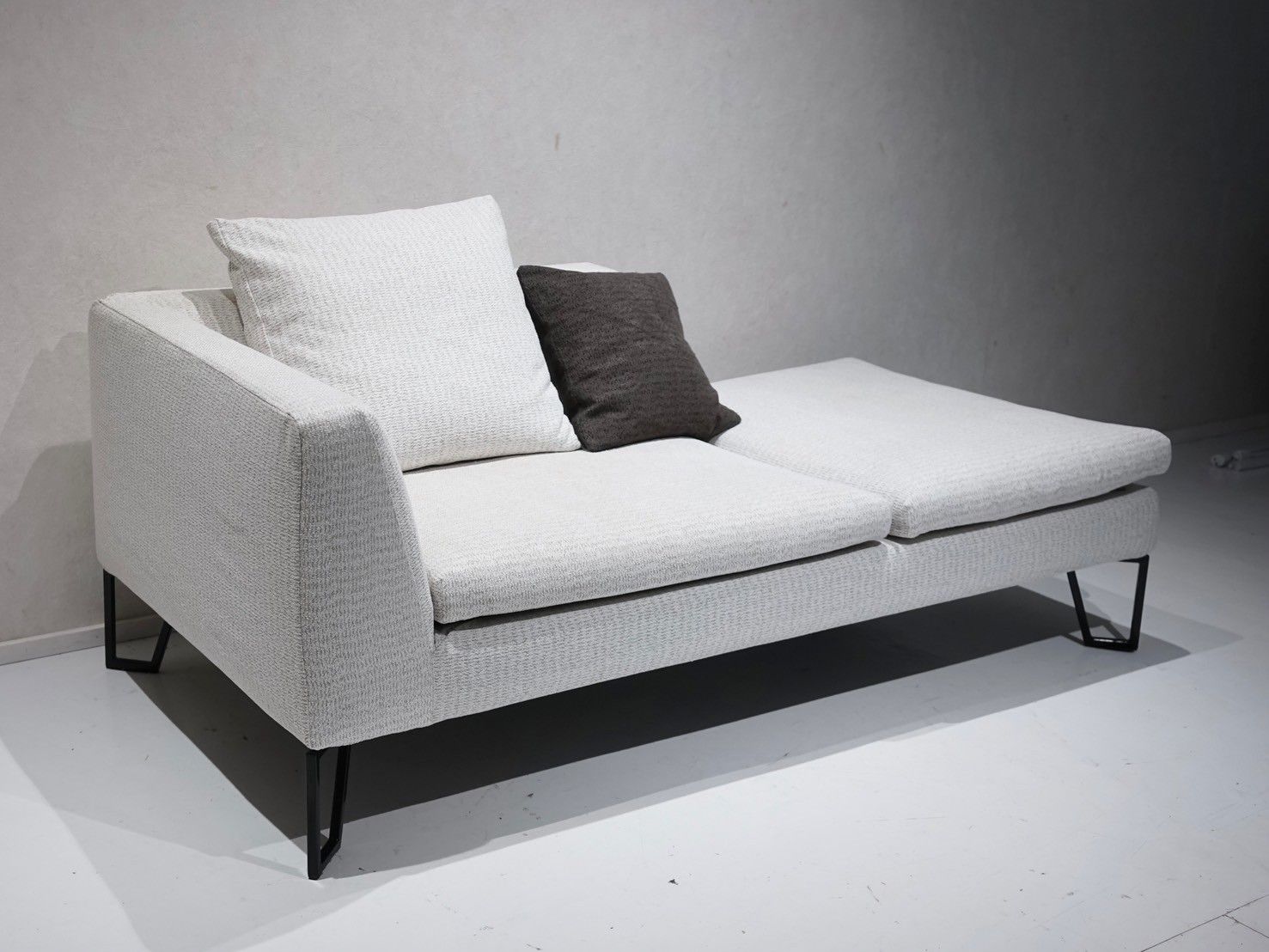 HUKLA フクラ FINANCIER フィナンシェ 3人掛け ソファ 片肘