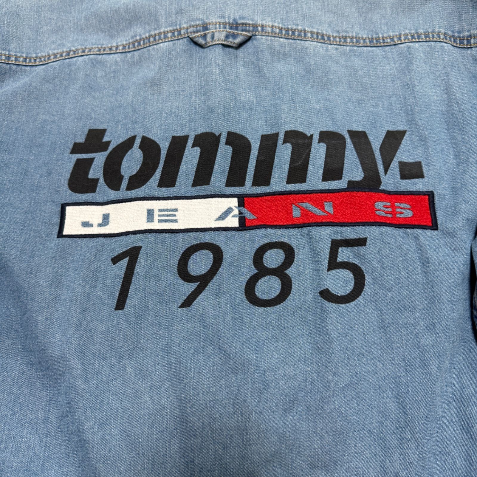 TOMMY JEANS TOMMY HILFIGER バックプリント ビッグロゴ デカロゴ 