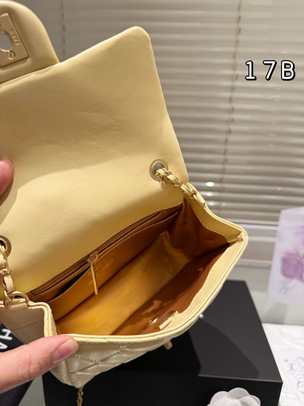 今日特価】Chanel ゴールドボール クォード ミニバッグ（小羊皮