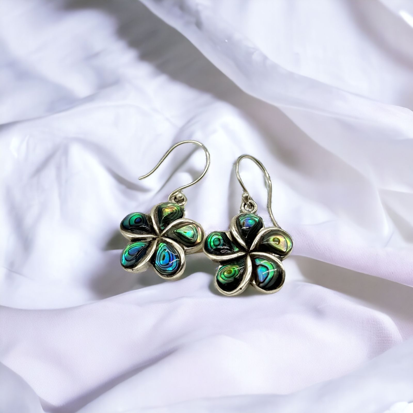 14kgf プルメリアu0026リーフ アバロンシェルのピアスチャーム アバロンシェル(アバローニ貝)・ツリーワイヤーラップ・ラウンド型ペンダントトップ 1個売り 縦サイズ約35mm前後(バチカン部分除く) 美麗レインボー  虹色光沢