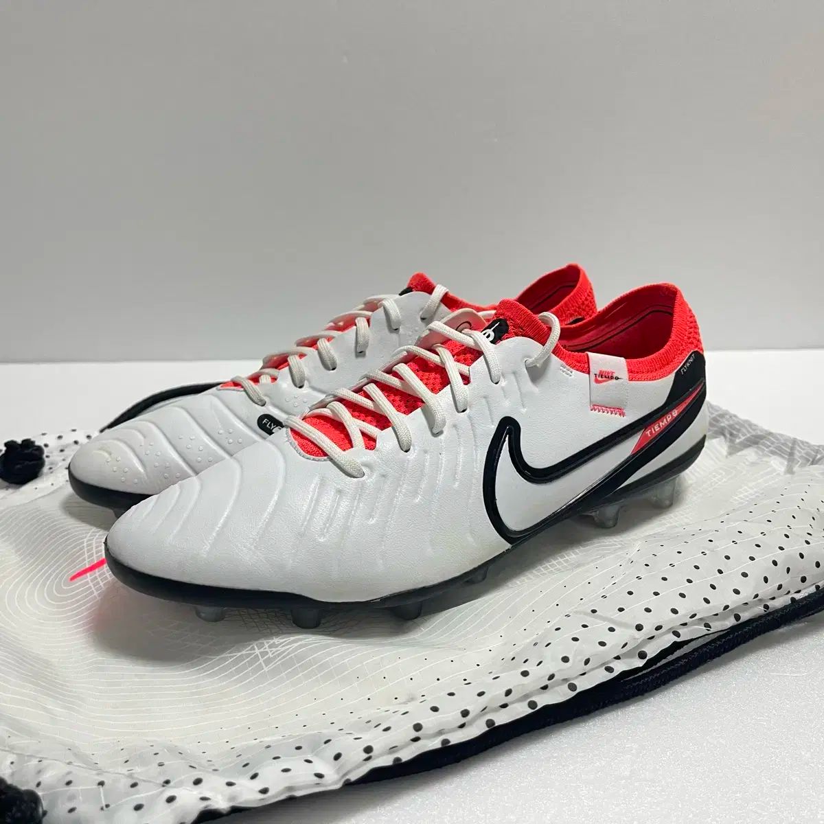 ティエンポレジェンド10 エリート AG PRO 28.5 新品】NIKE ティエンポ