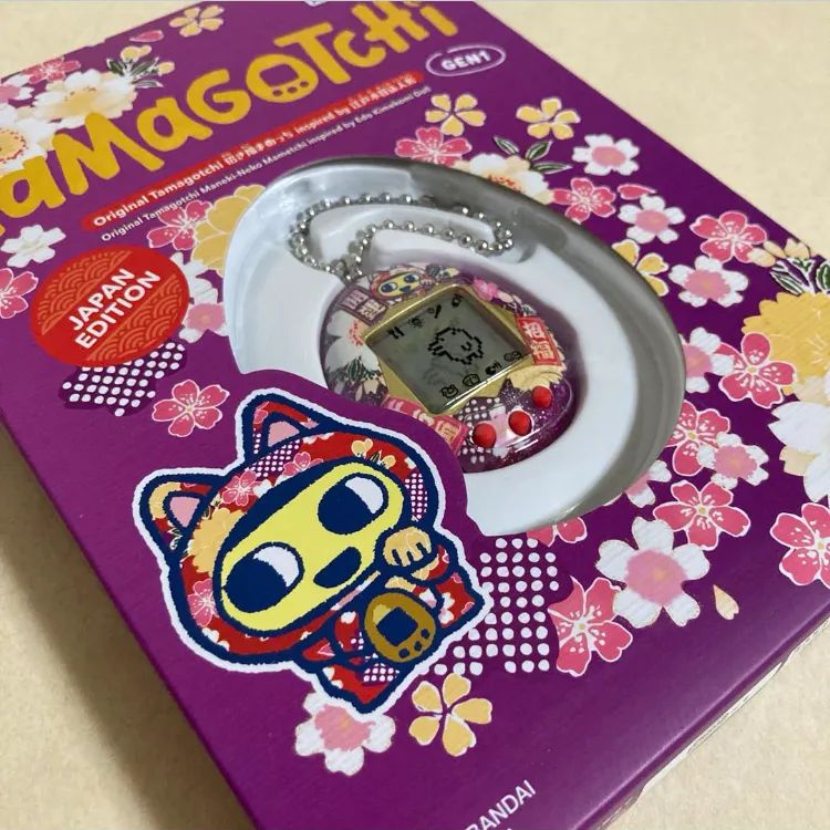 【日本限定】Tamagotchi 招き猫inspired by 江戸木目込人形 Amazon | バンダイ(BANDAI) Original Tamagotchi 招き猫まめっち