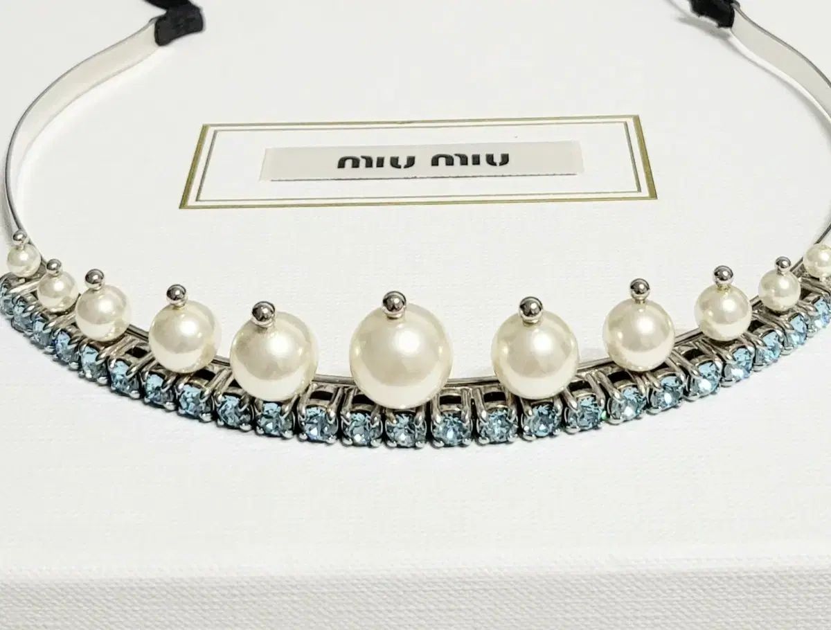 miumiu クリスタル＆パールカチューシャ ヘッドバンド MIU MIU ミュウミュウ クリスタル&パール カチューシャ MIU MIU(ミュウ