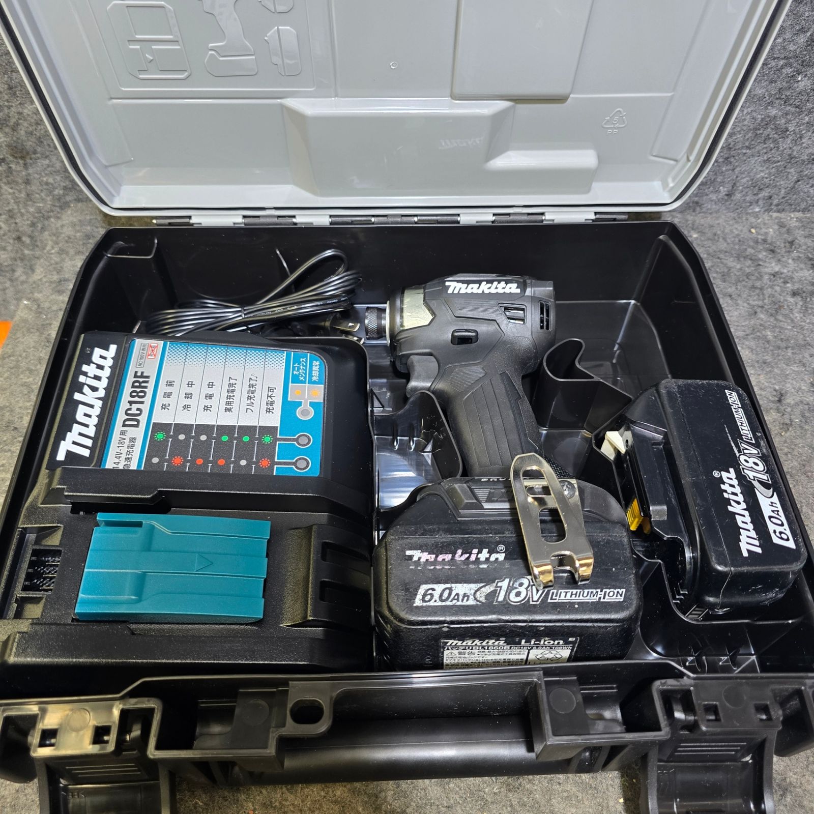 マキタ 18V3Ah2個 充電器 新品未使用セット! (WH-9580 マキタ 18V3Ah2個 充電器 新品未使用セット! (WH-9580