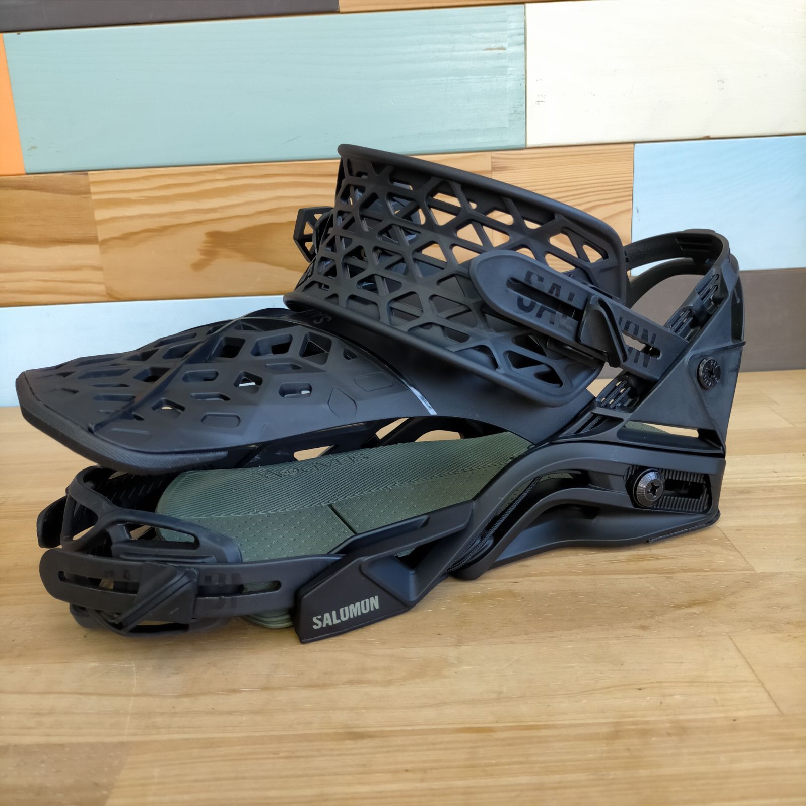 SALOMON HIGHLANDER ブラック/オイルグリーン M SALOMON HIGHLANDER L