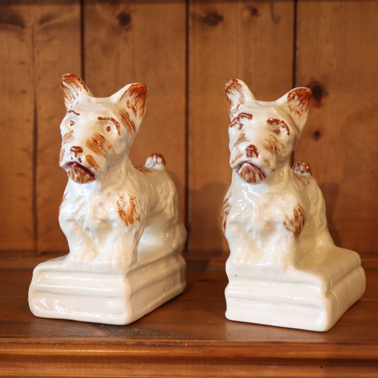 アンティーク犬のブックエンドテリア