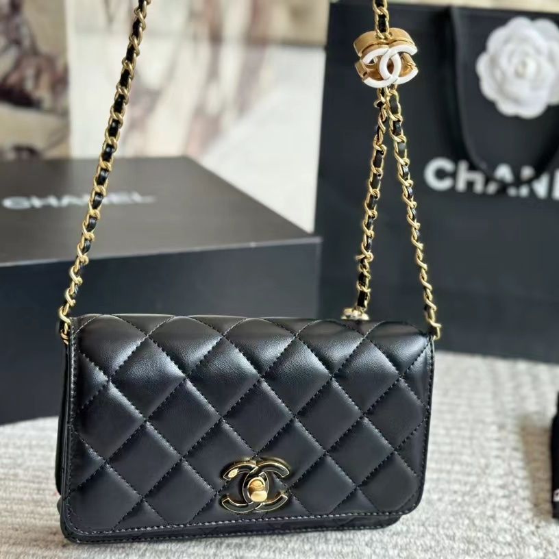 ★上品なモノトーン★CHANEL ミニフラップバッグ モノトーンがクールでお洒落♪】CHANEL☆ミニフラップバッグ