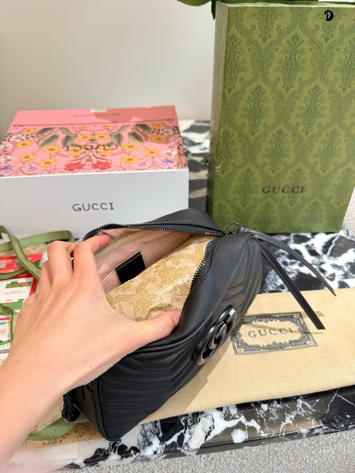 GUCCI ショルダーバッグ GGマーモント ミニ バケットバッグ ブラック 美 GUCCI グッチ キルティングミニバッグ GGマーモント ショルダー