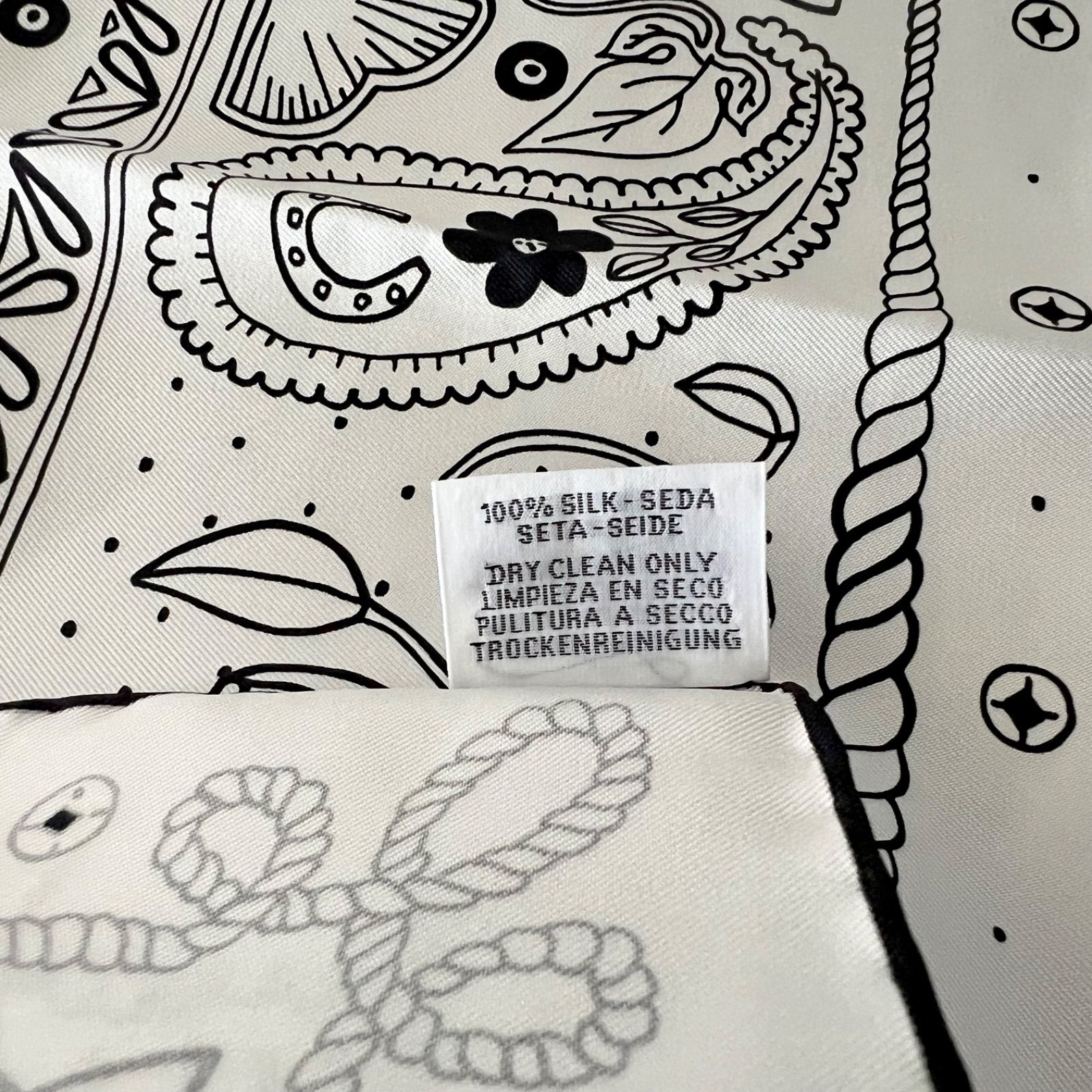 HERMES エルメス Animaux Bandana アニマルバンダナ 55 白黒 - メルカリ